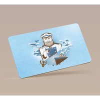 Frühstücksbrettchen „Hafengestalten" Motiv Traumschiffkapitän Frühstücksbrettchen „Hafengestalten" Motiv Traumschiffkapitän von KojeStore