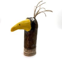 Fröhlicher Keramik Vogel, Handgemacht, Lustiger Rabe Mit Mächtigem Schnabel - Perfekte Gartendeko Oder Wohnaccessoire Für Innen & Außen von KolebriAT