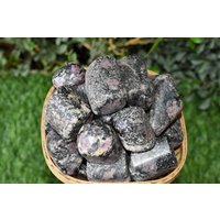 Spinelle Matrix Trommelsteine A Grade Heilkristalle, Edelstein Natürliche in Packungsgrößen Von 4 Unzen, 1/2 Pfund Und 1 Pfund von KomalCrystals