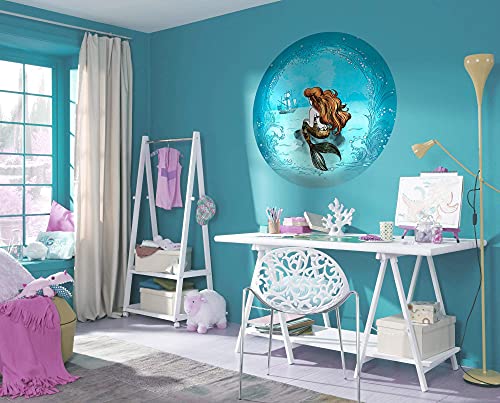 Komar Disney DOT runde und selbstklebende Vlies Fototapete von Disney - Ariel Dreaming - Ø Durchmesser 125 cm - Meerjungfrau, Mädchenzimmer, Kindertapete, Kinderzimmer, Wandtattoo - DD1-020 von Komar