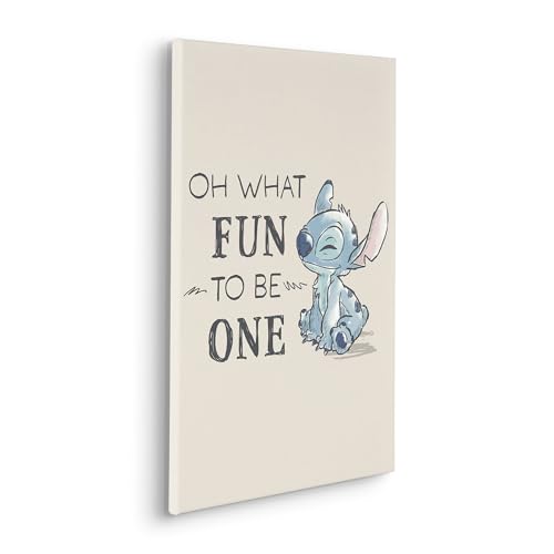 Komar Keilrahmenbild - Disney Lilo and Stitch Oh What Fun - Größe: 40 x 60 cm - Leinwandbild, Kinderzimmer, Beige,Blau Komar Keilrahmenbild - Disney Lilo and Stitch Oh What Fun - Größe: 40 x 60 cm - Leinwandbild, Kinderzimmer, Beige,Blau von Komar