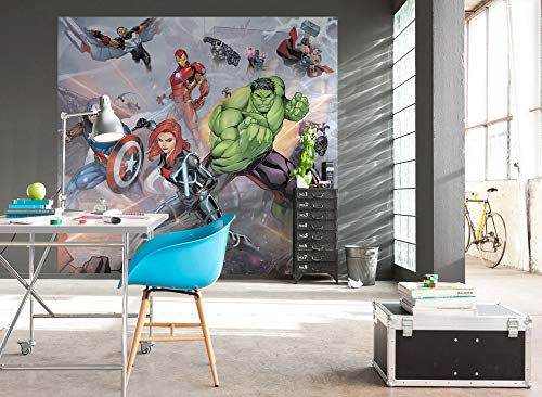Komar Vlies Fototapete - Avengers Street Revenge - Größe: 300 x 280 cm (Breite x Höhe) - Kinderzimmer, Tapete - IADX6-074 von Komar