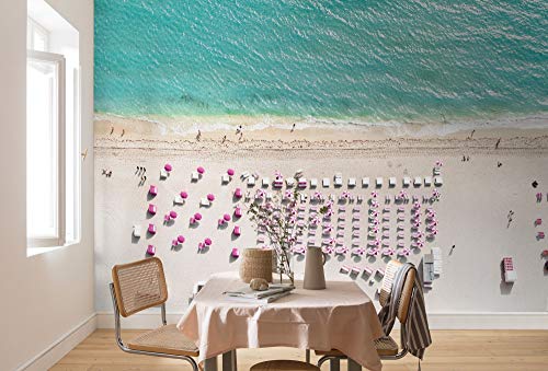 Komar Vlies Fototapete - Pink Umbrella - Größe 400 x 250 cm (Breite x Höhe) - Wand Tapete Strand Meer Wasser Wohnzimmer Schlafzimmer Büro Flur Dekoration Wandbild - P011-VD4 von Komar