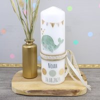 Taufkerze Mit Name Personalisiert Tolles Geschenk Zur Taufe Kerze Erinnerung Wal Kreuz Taube Herz Grün Für Junge Und Mädchen "Wal - Noah" von Konfettidruck