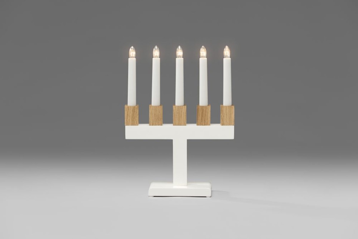 Konstsmide Weihnachtsbeleuchtung Holzleuchter weiß Kerzenhalter eichenfarbig B22,5H30,2 Konstsmide Weihnachtsbeleuchtung Holzleuchter weiß Kerzenhalter eichenfarbig B22,5H30,2 von Konstsmide