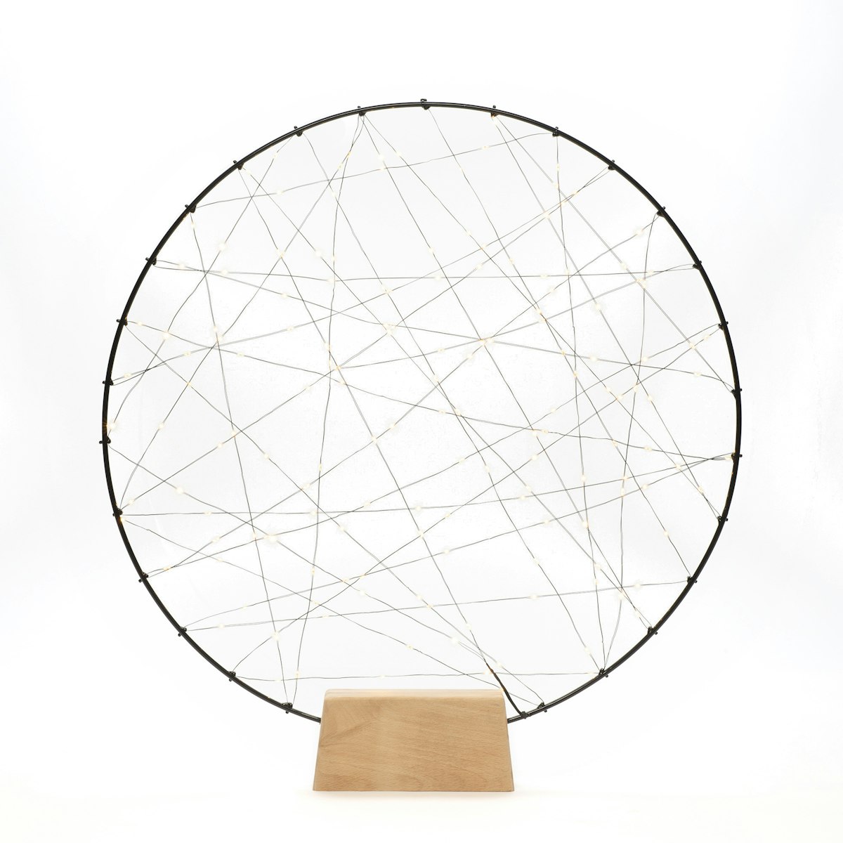 Konstsmide Weihnachtsbeleuchtung LED Metallsilhouetten Ring mit Holz-Fuß Konstsmide Weihnachtsbeleuchtung LED Metallsilhouetten Ring mit Holz-Fuß von Konstsmide