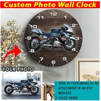 Coole Biker-Geschenke Motorrad-Personalisierte Hölzerne Wanduhr, Sport-Fahrrad-Geschenke, Superbike-Bestes Geschenk, Einzigartiges Geschenk Für von KoolKoolCustomDesign