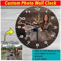 Weibliche Jäger Jagd Mutter Geschenk Personalisierte Holz Wanduhr, Einzigartiges Für Jäger, Mädchen Geschenk, Frau Jagd, Dekor von KoolKoolCustomDesign