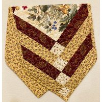 Maschinell Gesteppter, Wendbarer Patchwork-Tischläufer - Moda-stoff Mistelzweig Hergestellt in Den Usa Versandfertig Maschinell Gesteppter, Wendbarer Patchwork-Tischläufer - Moda-stoff Mistelzweig Hergestellt in Den Usa Versandfertig von KoopsKountryKalico