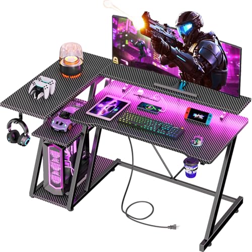 Kleiner Gaming-Schreibtisch mit Steckdose und LED-Lichtern, L-förmiger Computer-Gaming-Tisch mit 3 Ablagen, Eck-Gamer-Schreibtisch mit Monitorständer für kleinen Raum, Karbonfaser, Schwarz Kleiner Gaming-Schreibtisch mit Steckdose und LED-Lichtern, L-förmiger Computer-Gaming-Tisch mit 3 Ablagen, Eck-Gamer-Schreibtisch mit Monitorständer für kleinen Raum, Karbonfaser, Schwarz von Korfile