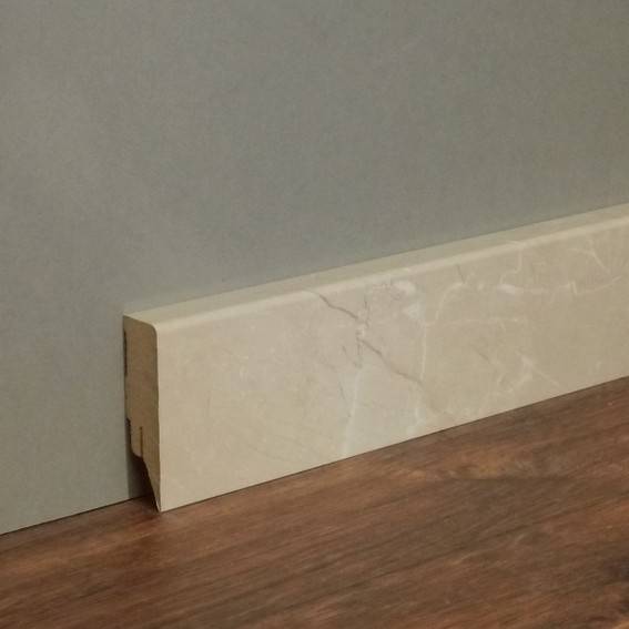 Kosche | Fußleiste Lecco-70 | MDF | 73142 | 16 x 58 x 2500 mm | Marmor creme | Foliert | Abgerundet von Kosche