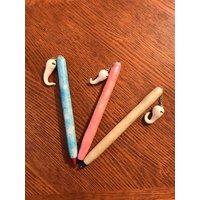 Glow-In-The-Dark Nachfüllbare Stifte Halloween Kinder Geschenk Polymer Clay Glow-In-The-Dark Geister Party Gastgeschenk Glow-In-The-Dark Nachfüllbare Stifte Halloween Kinder Geschenk Polymer Clay Glow-In-The-Dark Geister Party Gastgeschenk von KousoulasKreations