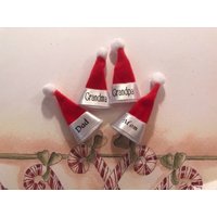 Personalisierung Für Schrankaufkleber Personalisierte Miniatur Weihnachtsmütze Weihnachten Handwerk Puppenhaus Miniaturen Personalisierung Für Schrankaufkleber Personalisierte Miniatur Weihnachtsmütze Weihnachten Handwerk Puppenhaus Miniaturen von KousoulasKreations