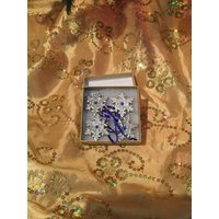 Satz Von 4 Hübsche Silber Schneeflocke. Süße Glitzer Schneeflocke Geschenk Dekoration. Kleine Ornament. Charme. Kristall-Charme Satz Von 4 Hübsche Silber Schneeflocke. Süße Glitzer Schneeflocke Geschenk Dekoration. Kleine Ornament. Charme. Kristall-Charme von KousoulasKreations