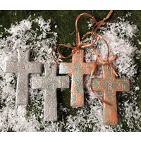 Schöne Polymer Clay Cross Ornamente Petrol Rose Gold, Lichtes Kupfer, Akzent Silber Kreuz Swarovski Kristall Schöne Polymer Clay Cross Ornamente Petrol Rose Gold, Lichtes Kupfer, Akzent Silber Kreuz Swarovski Kristall von KousoulasKreations