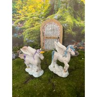 Schöne Weiße Einhorn Fee Gold Und Lavendel Blaue Akzente Funkelnde Garten Liefert Verzauberten von KousoulasKreations