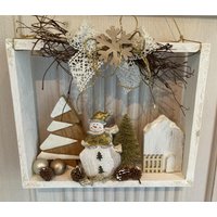 Handgefertigter Deko Rahmen Fenster Hänger Wanddekoration Landhaus Schneemann -529 Handgefertigter Deko Rahmen Fenster Hänger Wanddekoration Landhaus Schneemann -529 von Kraenzchenfein