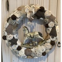 Handgefertigter Xl Deko Weihnachtskranz Stoffkranz Türkranz Schaukelpferd -128 von Kraenzchenfein