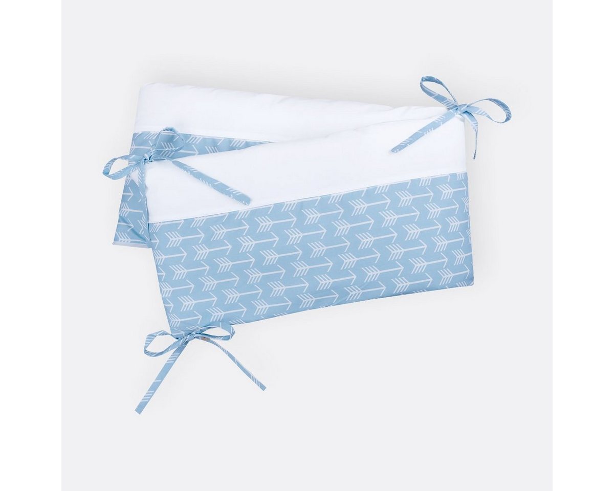 KraftKids Bettnestchen weiße Pfeile auf Blau, für 120x60 cm Bett, 100% Baumwolle, abnehmbarer Bezug, Befestigungsbänder, drei Füllkissen von KraftKids