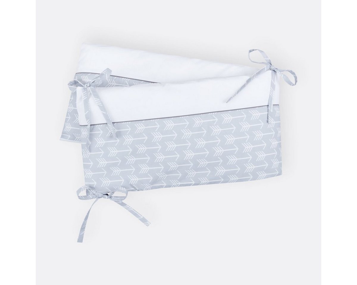 KraftKids Bettnestchen weiße Pfeile auf Grau, für 140x70 cm Bett, 100% Baumwolle, abnehmbarer Bezug, Befestigungsbänder, drei Füllkissen von KraftKids