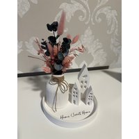 Teller Weiß Rund , Mit 2 Lichthäuser , Vase Trockenblumenstrauß, Stabkerzenhalter , Raysin von KranzliebeByHeidi