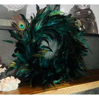 Kranz Aus Echten Pfauenfedern - Federnkranz 55 cm | Boho Wandkranz Türdeko Handarbeit Deko Federschmuck Kranz Aus Echten Pfauenfedern - Federnkranz 55 cm | Boho Wandkranz Türdeko Handarbeit Deko Federschmuck von Kranzshopping