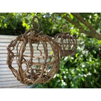 Natur Hängekorb Aus Lianenzweigen - 30 cm Oder 40 Boho Deko Für Garten & Innenbereich Handgefertigter Pflanzenkorb Zum Hängen Natur Hängekorb Aus Lianenzweigen - 30 cm Oder 40 Boho Deko Für Garten & Innenbereich Handgefertigter Pflanzenkorb Zum Hängen von Kranzshopping