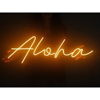 Aloha Neon Schild, Aloha Led Lichtschild, Aloha Wand Dekor, Aloha Wandkunst, Orange Schild, Neon Schild Schlafzimmer, Led Dekor von KrasnoStore