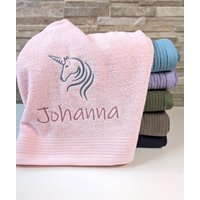 Handtuch Mit Einhorn Und Name Handtuch Mit Einhorn Und Name von Kreandzia