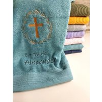 Handtuch Mit Kreuz Und Name Zur Taufe, Kommunion Handtuch Mit Kreuz Und Name Zur Taufe, Kommunion von Kreandzia