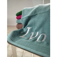 Handtuch Mit Name Namensstickerei Handtuch Mit Name Namensstickerei von Kreandzia