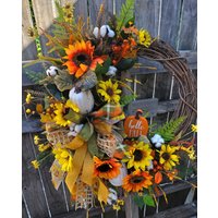 Hallo Herbstkranz Ernte Sonnenblume Türkranz Mit Gelb Und Orange Weiß Kürbisse Baumwolle Stiele Beeren Thanksgiving Tür Dekor Hallo Herbstkranz Ernte Sonnenblume Türkranz Mit Gelb Und Orange Weiß Kürbisse Baumwolle Stiele Beeren Thanksgiving Tür Dekor von KreatenWreaths