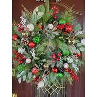 Traditioneller Adventskranz Rot-Weiß-Grün Winter-Ornament-Kranz Mit Beeren-Kiefern-Zapfen Und Gefrosteten Winterzweigen Türkranz Traditioneller Adventskranz Rot-Weiß-Grün Winter-Ornament-Kranz Mit Beeren-Kiefern-Zapfen Und Gefrosteten Winterzweigen Türkranz von KreatenWreaths