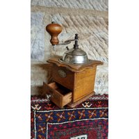 Alte Kaffeemühle D.r.g.m , Vintage Aus Holz Von 1920-1940 Alte Kaffeemühle D.r.g.m , Vintage Aus Holz Von 1920-1940 von KreativDHuber