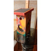 Handbemalter Nistkasten Aus Massivholz, Vogelhäuschen, Origineller Nistkasten Handbemalter Nistkasten Aus Massivholz, Vogelhäuschen, Origineller Nistkasten von KreativDHuber