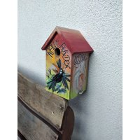 Handbemalts Vogelhäuschen , Nistkasten Origineller Aus Holz Handbemalts Vogelhäuschen , Nistkasten Origineller Aus Holz von KreativDHuber