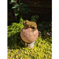 Gartenkugel Frosch 24 cm Keramikfigur Gartenkeramik Handgemacht von KreativInTon