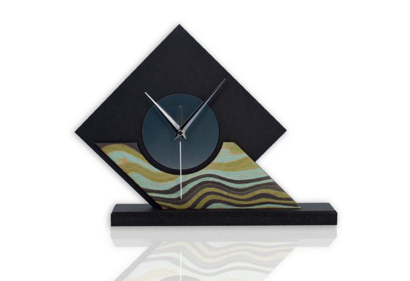 Kreative Feder Standuhr Holz-Tischuhr mit stilvollen Akzenten aus Echtholzfurnier & Aluminium, Handarbeit Made in Germany, Hergestellt in Deutschland von Kreative Feder