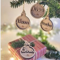 Geschenkanhänger Weihnachten I Personalisierter Baumschmuck Gastgeschenk Tischkarte Weihnachtsbaumschmuck Holz von Kreativeknoten