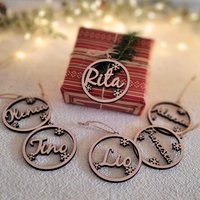 Geschenkanhänger Weihnachten I Personalisierter Baumschmuck Gastgeschenk Tischkarte Weihnachtsbaumschmuck Holz Geschenkanhänger Weihnachten I Personalisierter Baumschmuck Gastgeschenk Tischkarte Weihnachtsbaumschmuck Holz von Kreativeknoten