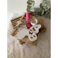 Raysin Geschenkset Geburtstag - Geburtstagsgeschenk Mit Kerze Und Kerzenständer Stabkerze Kerzenhalter Schmetterling Raysin Geschenkset Geburtstag - Geburtstagsgeschenk Mit Kerze Und Kerzenständer Stabkerze Kerzenhalter Schmetterling von Kreativewerkstatt2