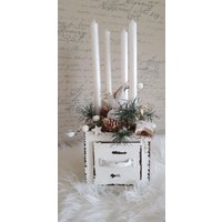 Wunderschöner Adventskranz Schublade Weiß Adventskerzenhalter Modern Shabby Adventsgesteck Weihnachten Eucalyptus Wunderschöner Adventskranz Schublade Weiß Adventskerzenhalter Modern Shabby Adventsgesteck Weihnachten Eucalyptus von KreativlaedchenKatja