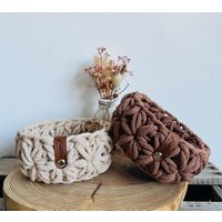 Flacher Häkelkorb Blumenmuster | Utensilo| Geschenkidee Korb Körbe Ordnung| Wohnzimmer Bad Flur Häkelschale von KreativtraumbyKatja