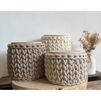 Häkelkorb Mit Holzdeckel | Aufbewahrung Utensilo| Geschenkidee Korb Körbe Ordnung| Wohnzimmer Bad Flur Minidosen Häkelkorb Mit Holzdeckel | Aufbewahrung Utensilo| Geschenkidee Korb Körbe Ordnung| Wohnzimmer Bad Flur Minidosen von KreativtraumbyKatja