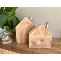 Handgefertigte Holzhäuschen, Unikate, Tischdeko, Holz-Häuschen, Geschliffen , Holzhaus Massiv, Handarbeit, Holzdeko Natur, Geschenk von KreativwerkstattPB
