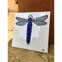 Libelle in Blau, Original Keramikfliese, Malerei Auf Acrylglas, Als Rückwand von KreetzersCreatures