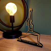 Yoga Deko Figur Krieger I Virabhadrasana Name Wohnzimmer Yogastudio Personalisierbar Geldgeschenk Geburtstag von KrehertivDesign