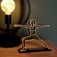Yoga Deko Figur Krieger Ii Virabhadrasana Name Wohnzimmer Yogastudio Personalisierbar Geldgeschenk Geburtstag von KrehertivDesign