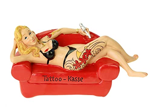 Spardose Tattookasse Tätowiererin auf Sofa 18 cm Tattoo Girl tätowieren Poly bunt Sparschwein von Kremers Schatzkiste