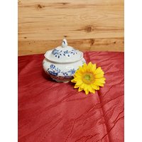 Deckeldose Aus Porzellan, Bonboniere Mit Zwiebelmuster Triptis Vintage Ddr Deckeldose Aus Porzellan, Bonboniere Mit Zwiebelmuster Triptis Vintage Ddr von KrempelTempelShop